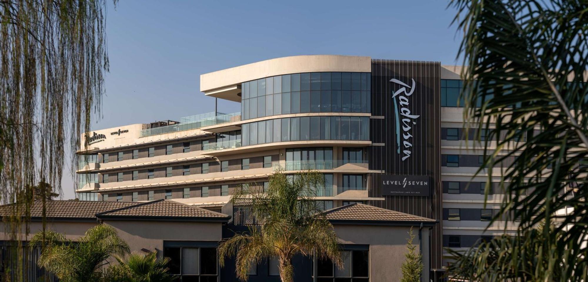 Radisson Hotel And Convention Centre Or Tambo Airport Johannesburg Exteriör bild