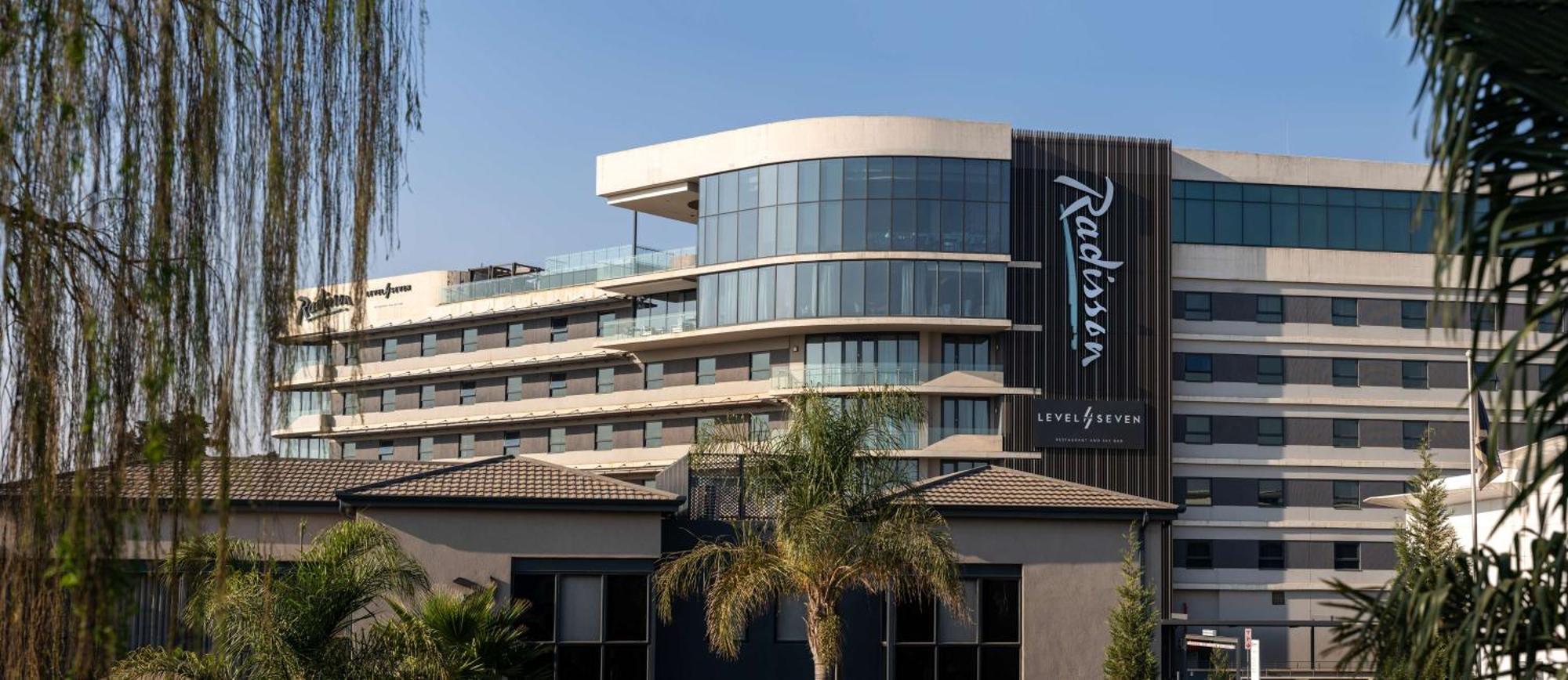 Radisson Hotel And Convention Centre Or Tambo Airport Johannesburg Exteriör bild