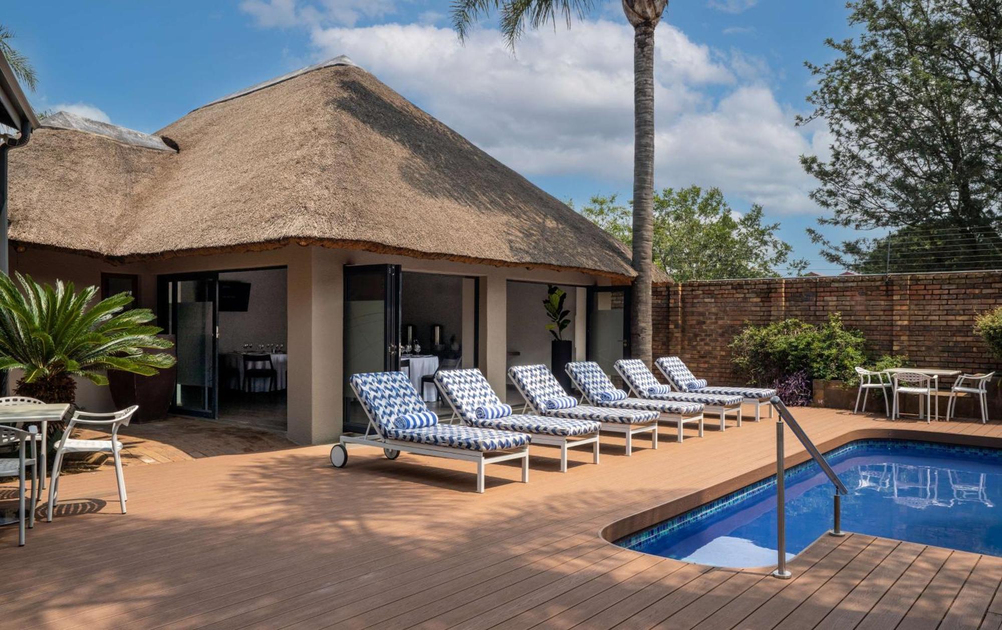 Radisson Hotel And Convention Centre Or Tambo Airport Johannesburg Exteriör bild